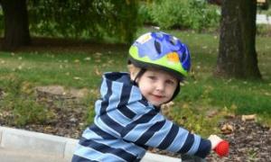 Как научить ребенка кататься на велосипеде: основные правила, методики обучения и важные нюансы, которые помогут малышу быстрее овладеть транспортом Как кататься и соблюдать меры предостор